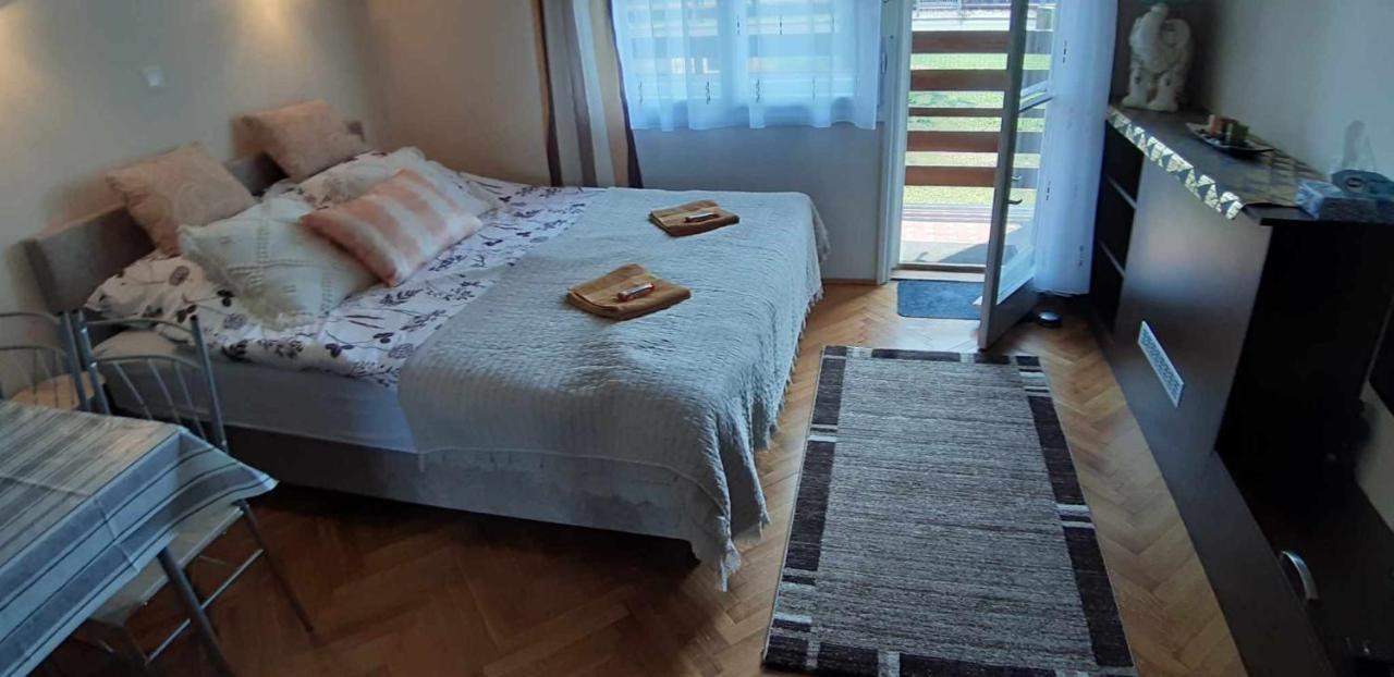 Rosy Apartman Apartamento Vonyarcvashegy Exterior foto